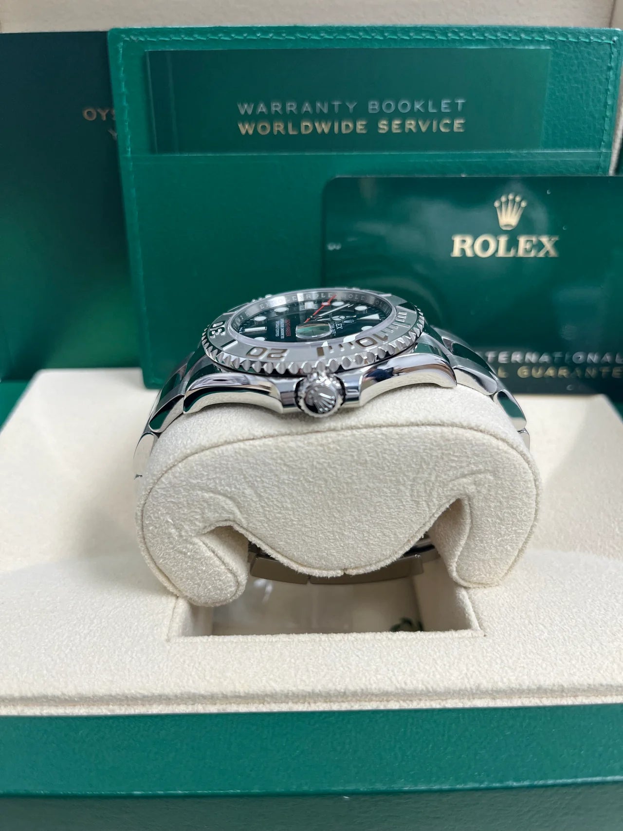 Rolex Yacht-Master 40 – Blue Sunray Dial – Platinum Bezel – Oyster Bracelet (Ref. 126622)