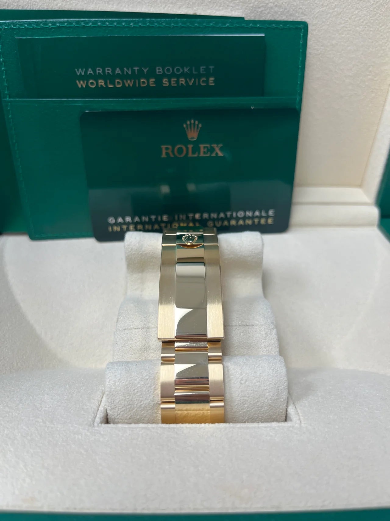 Rolex Submariner Date – 18K Yellow Gold – Blue Dial &amp; Cerachrom Bezel (Ref. 126618LB)