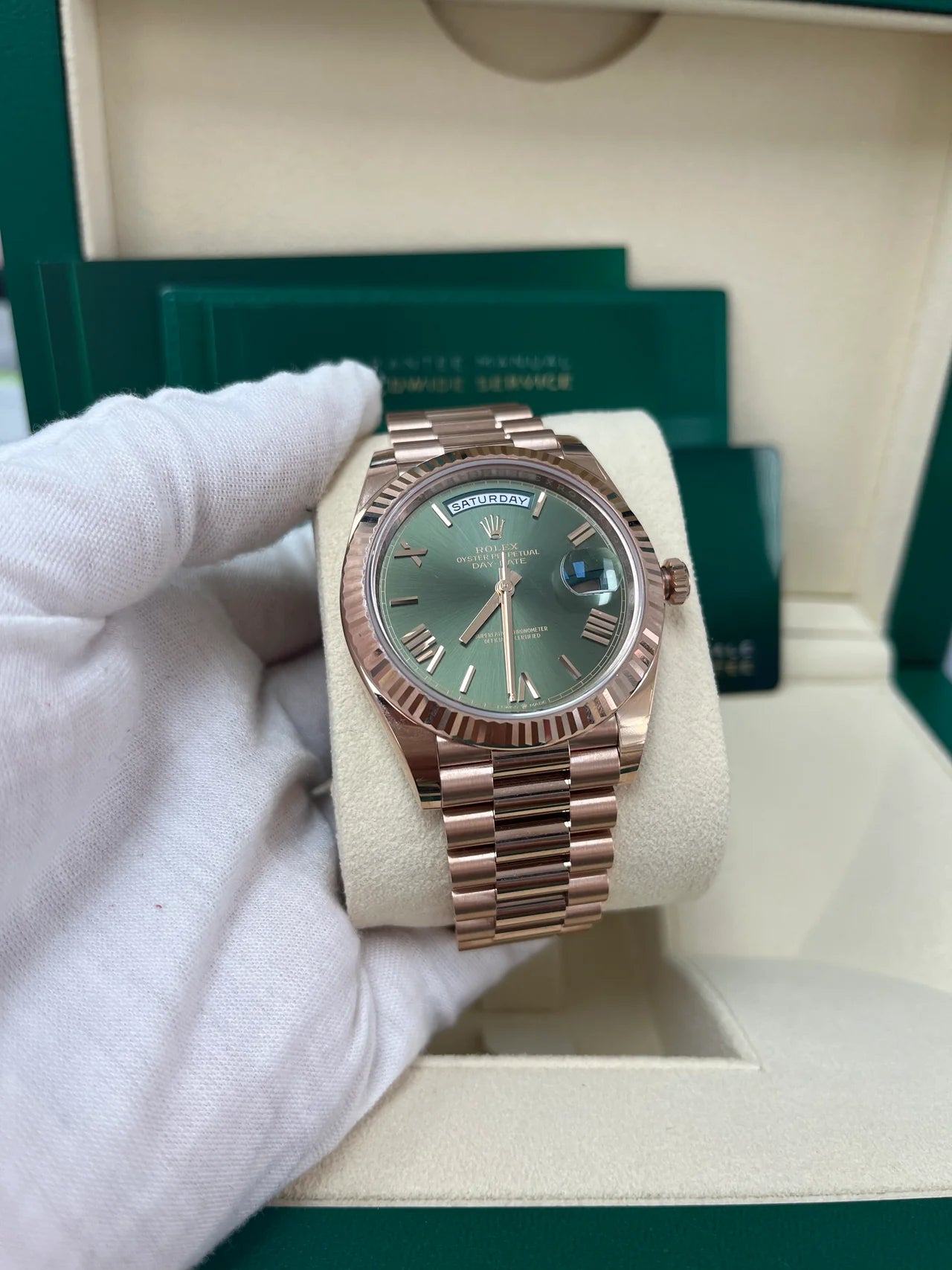 Rolex Day-Date 40 Rose Gold – Olive Green Roman Dial – Fluted Bezel (Ref. 228235)