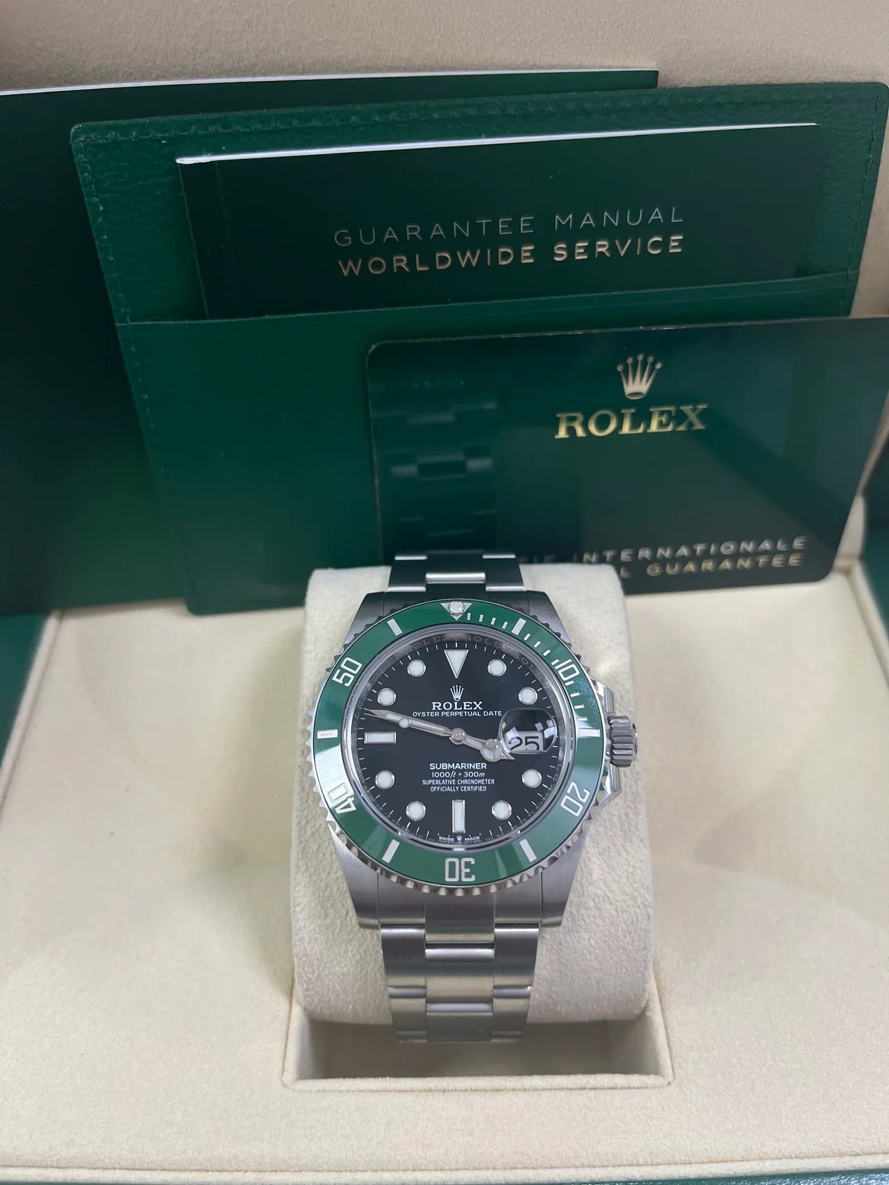 Rolex Submariner Date 41 – “Starbucks” / “Kermit” – Green Ceramic Bezel – Oyster Bracelet (Ref. 126610LV)