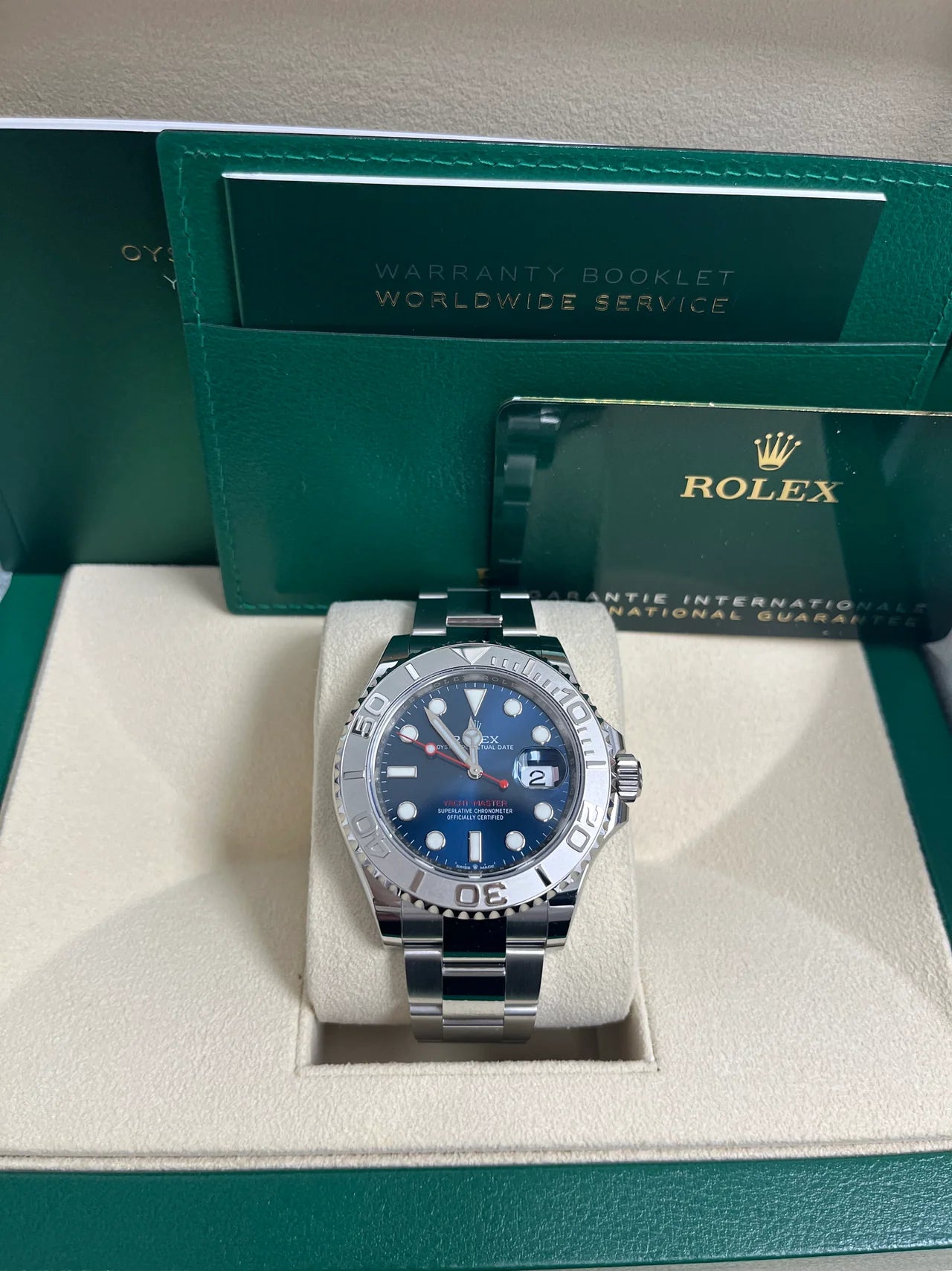 Rolex Yacht-Master 40 – Blue Sunray Dial – Platinum Bezel – Oyster Bracelet (Ref. 126622)