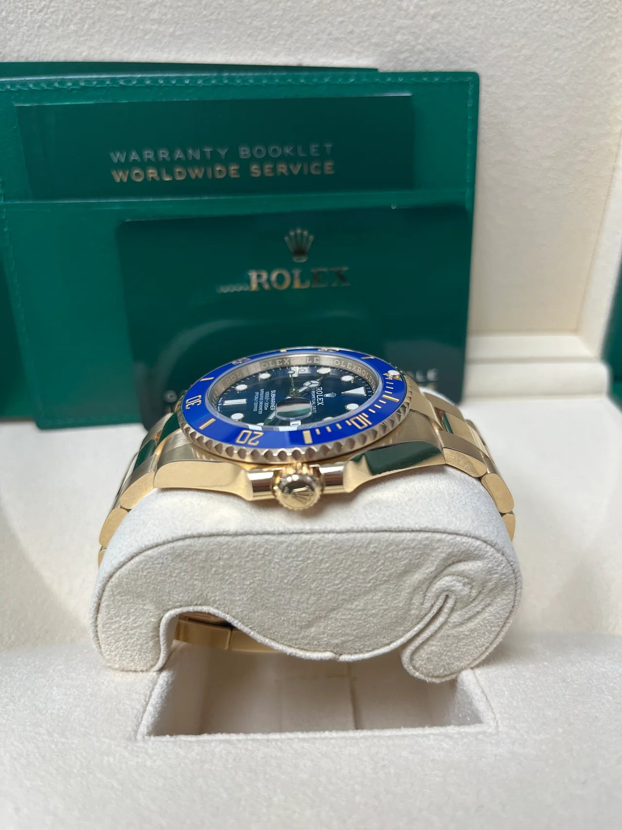 Rolex Submariner Date – 18K Yellow Gold – Blue Dial &amp; Cerachrom Bezel (Ref. 126618LB)