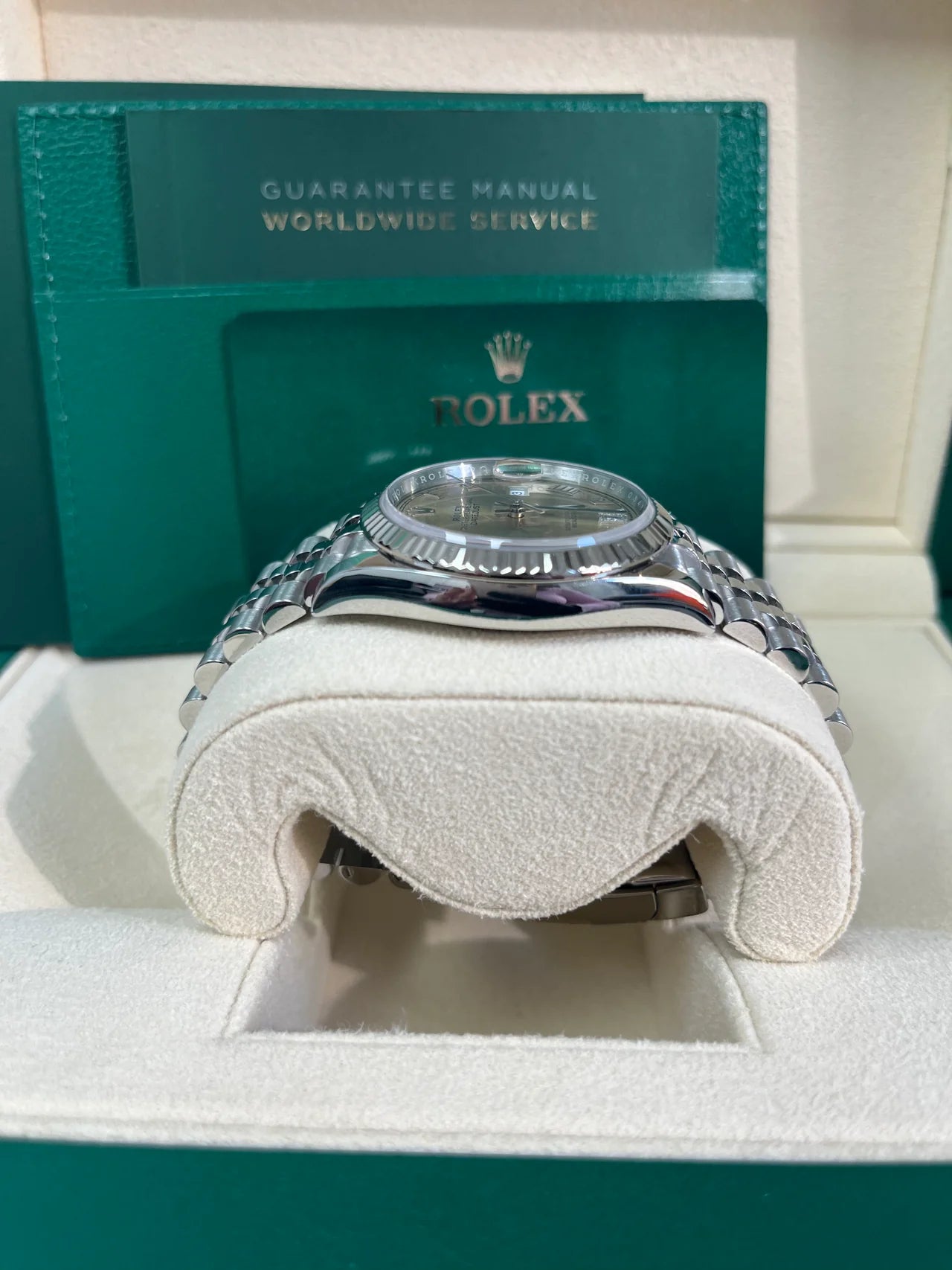 Rolex Datejust 36 – Pink Roman Dial with Diamonds – Fluted Bezel – Jubilee Bracelet (Ref. 126234)