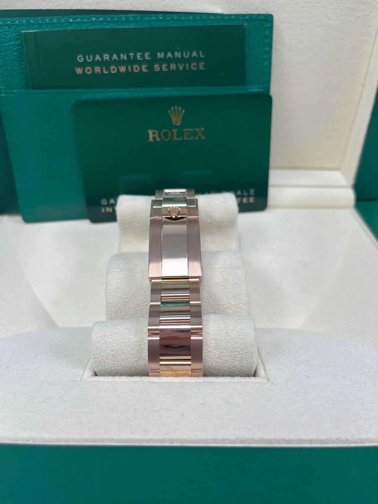 Rolex GMT-Master II “Rootbeer” – 18K Everose Gold – Black &amp; Brown Cerachrom Bezel – Oyster Bracelet (Ref. 126715CHNR)