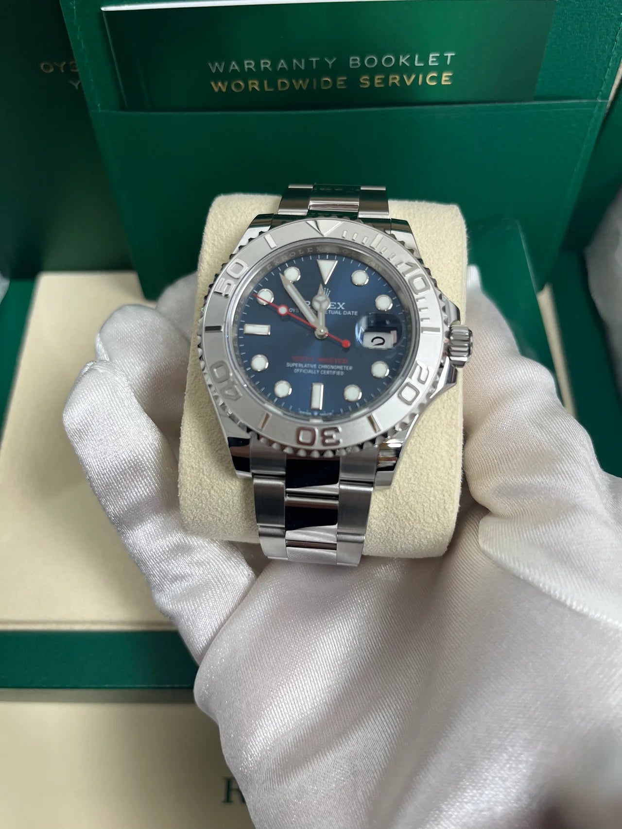 Rolex Yacht-Master 40 – Blue Sunray Dial – Platinum Bezel – Oyster Bracelet (Ref. 126622)