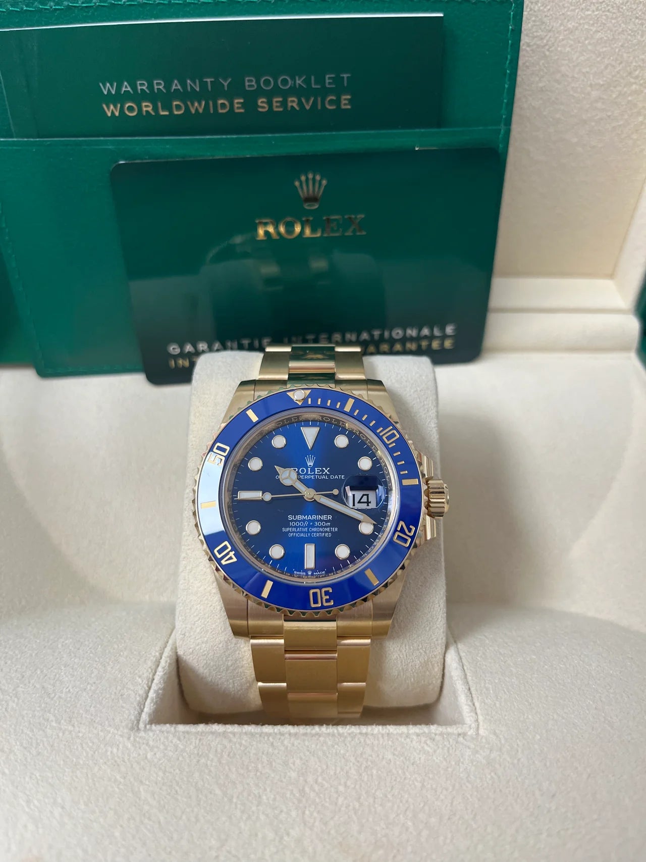 Rolex Submariner Date – 18K Yellow Gold – Blue Dial &amp; Cerachrom Bezel (Ref. 126618LB)