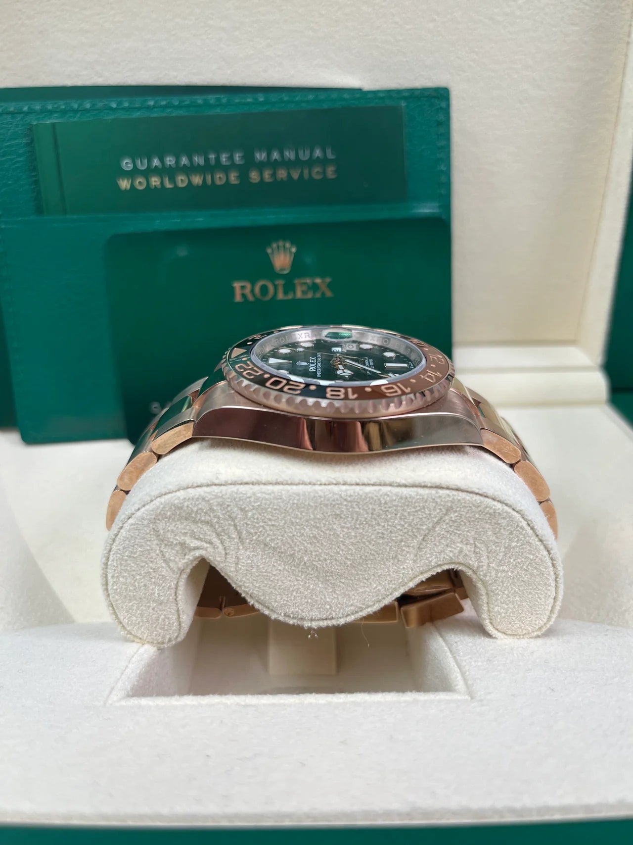 Rolex GMT-Master II “Rootbeer” – 18K Everose Gold – Black &amp; Brown Cerachrom Bezel – Oyster Bracelet (Ref. 126715CHNR)