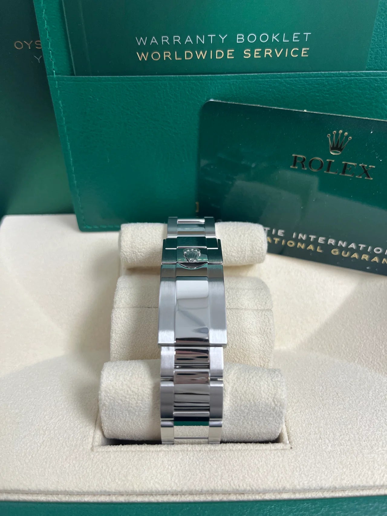 Rolex Yacht-Master 40 – Blue Sunray Dial – Platinum Bezel – Oyster Bracelet (Ref. 126622)
