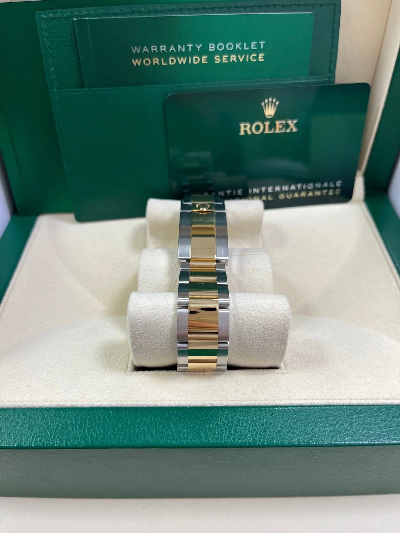 Rolex Cosmograph Daytona – Black Dial – Yellow Rolesor – Oyster Bracelet (Ref. 116503)