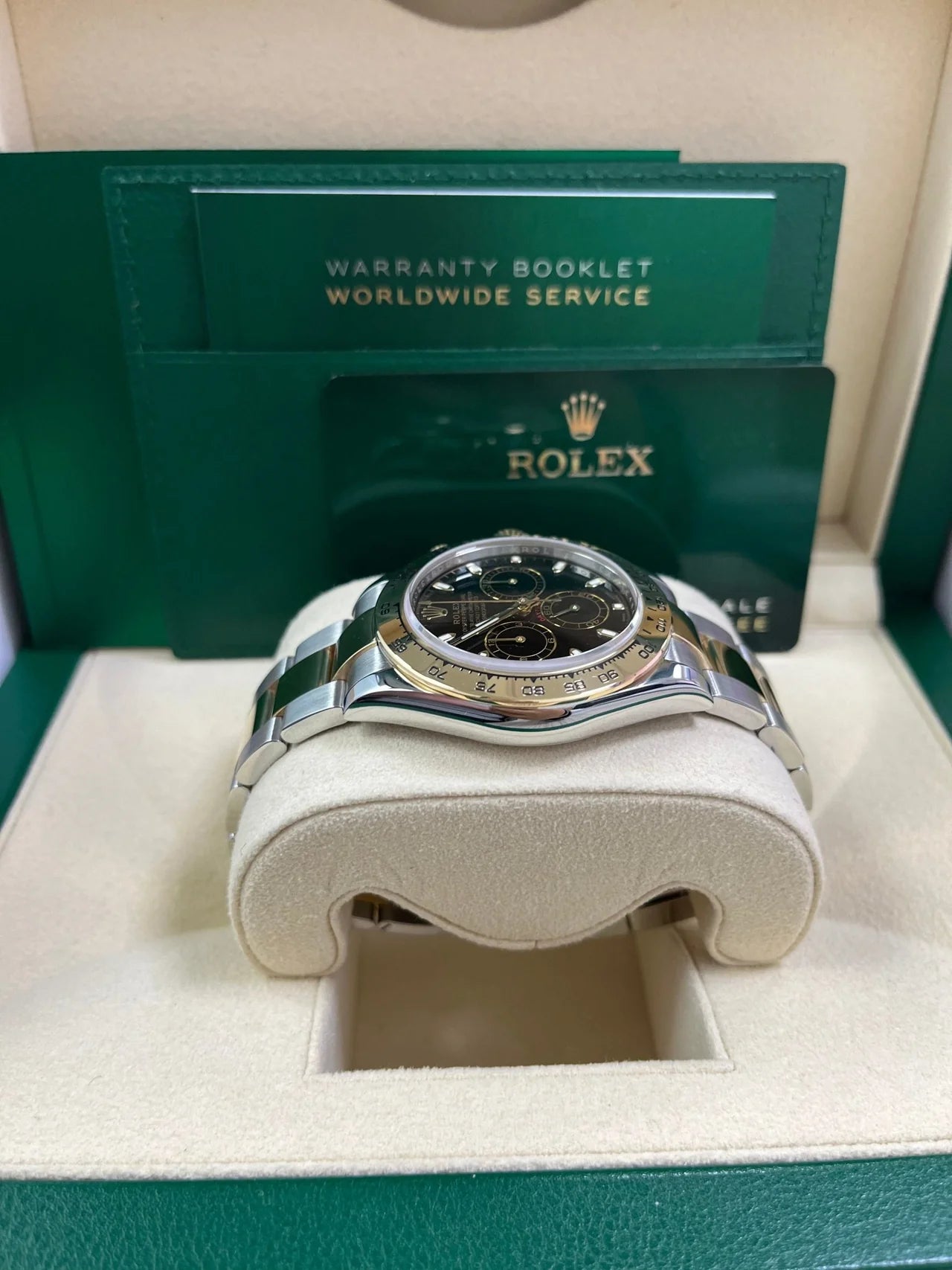 Rolex Cosmograph Daytona – Black Dial – Yellow Rolesor – Oyster Bracelet (Ref. 116503)