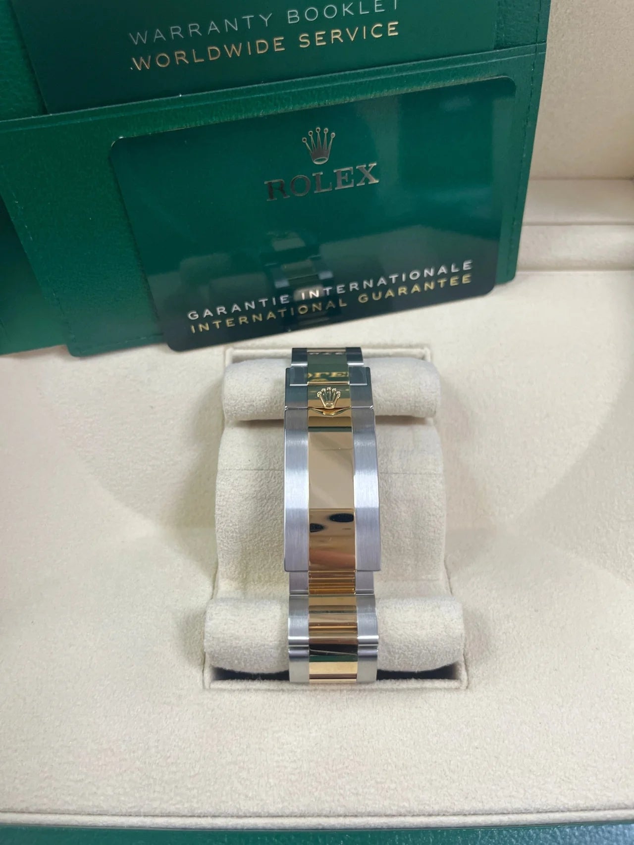 Rolex Submariner Date – Blue Dial – Two-Tone Yellow Gold &amp; Steel – Ceramic Bezel – Oyster Bracelet (Ref. 126613LB)